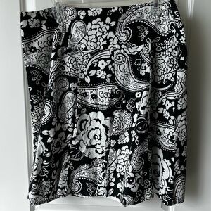 SOLD✅ Ann Taylor A-line skirt versatile addition to any wardrobe.